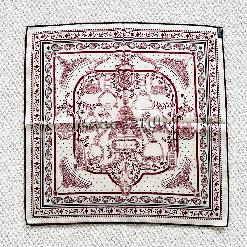 Double Faced Print Scarf Silk  - đánh giá và giá Luxury Bags Hong Kong