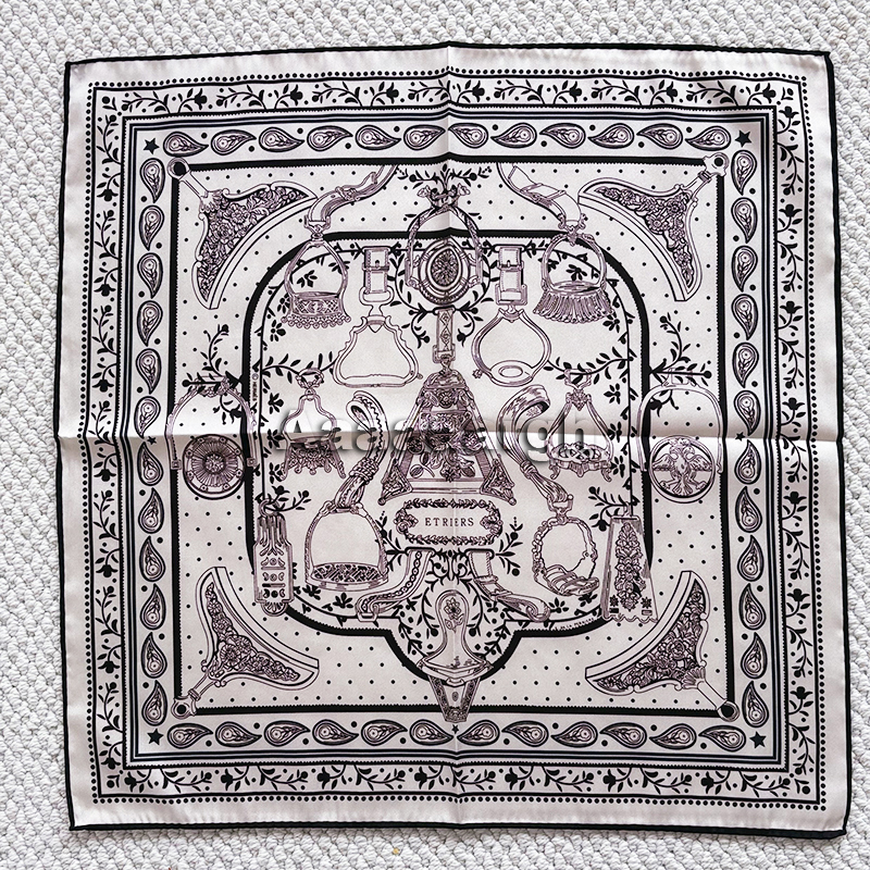 Double Faced Print Scarf Silk  - đánh giá và giá Luxury Bags Hong Kong