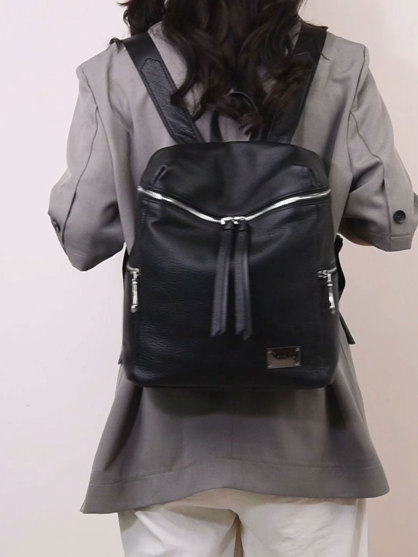 Women's genuine leather backpa - đánh giá và giá Luxury Bags Classy