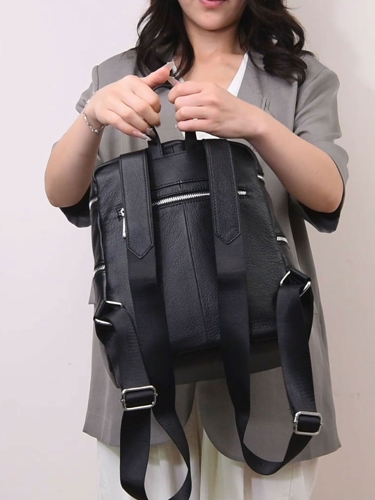 Women's genuine leather backpa - đánh giá và giá Luxury Bags Classy