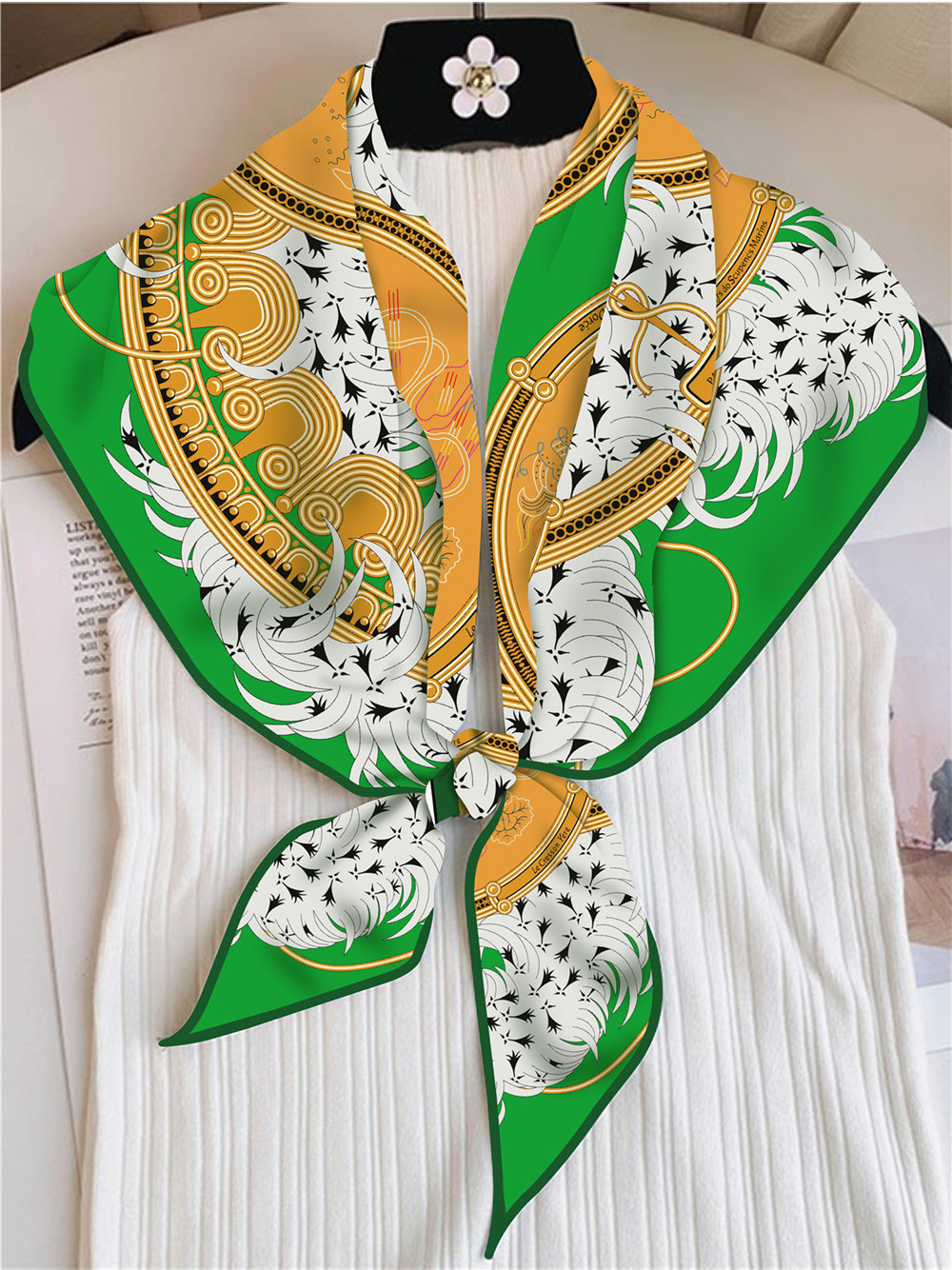 Silk Twill Scarf Triangle Shap - đánh giá và giá Luxury Bags Hong Kong